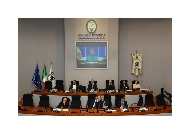 immagine articolo:TRASMESSO IN AULA IL VIDEOMESSAGGIO DI MARYAM RAJAVI